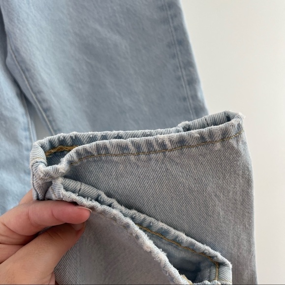LEVIS Light Wash Wedgie Straight Fit Denim Jeans Distressed Hem Size 24 - Picture 6 of 7